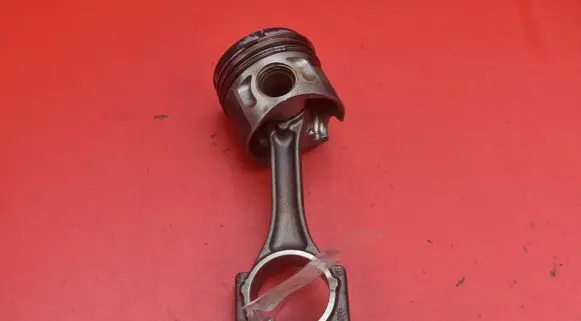 Skoda Octavia Mk2 (1Z) Piston 038LC