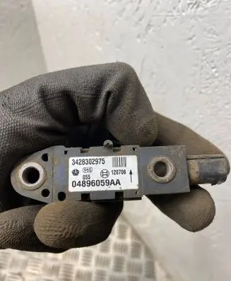Chrysler Voyager Airbag deployment crash/impact sensor 04896059AA 120706 3428302975