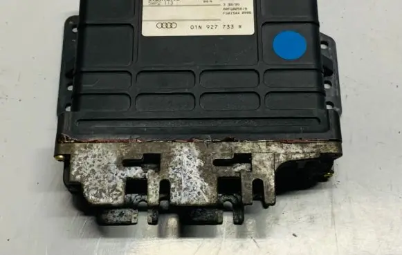 Audi A4 S4 B5 8D Gearbox control unit/module 01N927733R