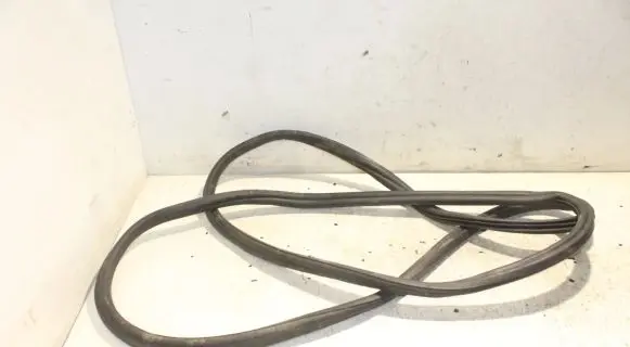 Skoda Octavia Mk2 (1Z) Loading door rubber seal (on body) 