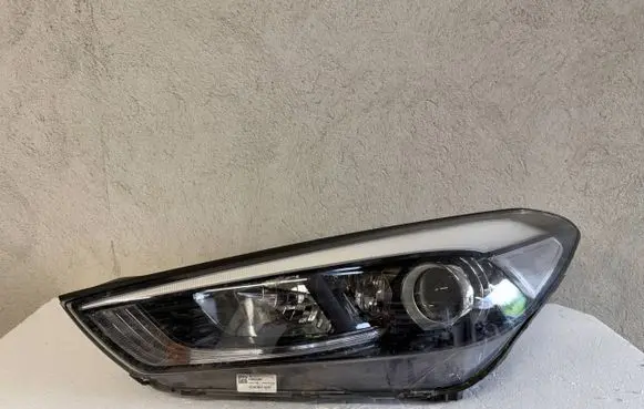 Hyundai Tucson TL Headlight/headlamp 92101D7100