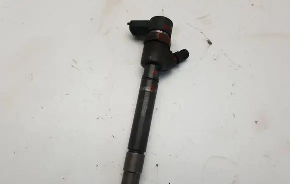 Volvo XC90 Fuel injector 30750283