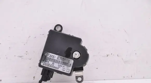 Audi A6 S6 C6 4F Voltage converter/converter module 4F0915181A
