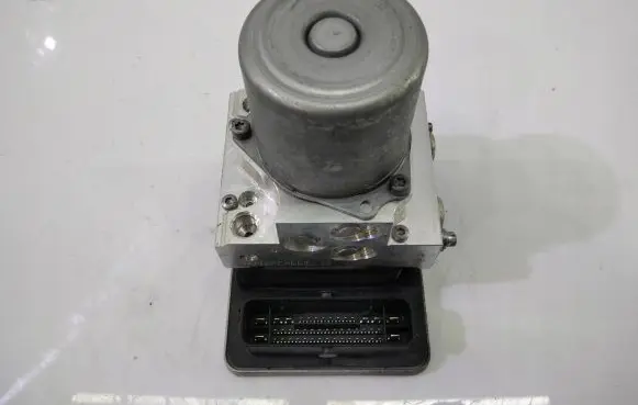 BMW 5 G30 G31 ABS Pump 6889210
