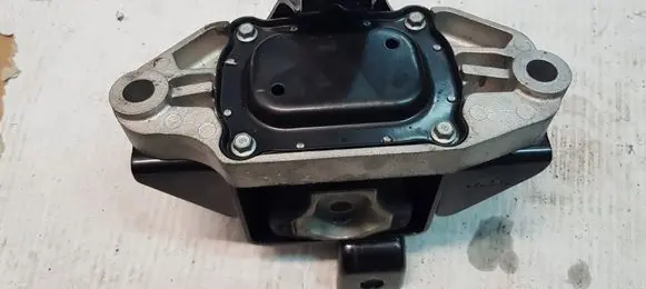Hyundai Tucson LM Engine mount bracket 21830D3100