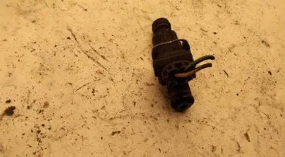 Volvo S80 Fuel injector 9186340