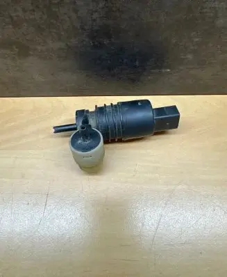 Volkswagen Golf IV Windscreen/windshield washer pump PA6GBGF30