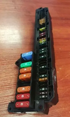 BMW 5 E60 E61 Fuse module 6957330