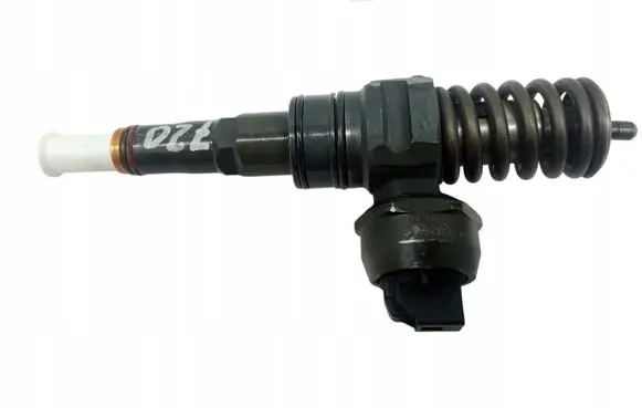 Volkswagen PASSAT B5 Fuel injector 038130073AJ
