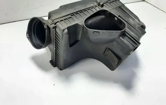 Volvo XC70 Air filter box 31370671