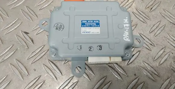 Toyota RAV 4 (XA40) BSM Control unit 8989248050