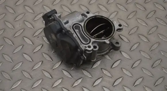 Volkswagen Golf VIII Throttle valve 05L128063E