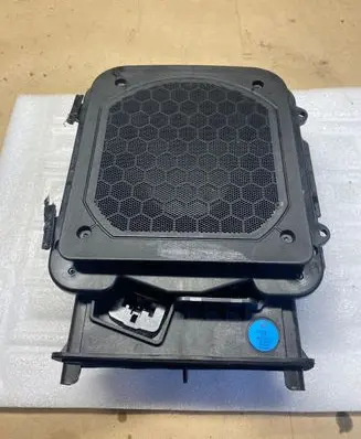 BMW 2 F46 Subwoofer speaker 9278065 554018 22FEB17