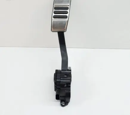 Ford Mustang VI Accelerator throttle pedal GR3C9F836AB