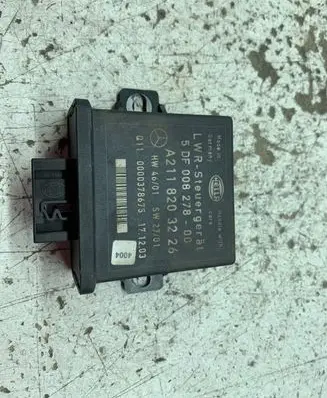 Mercedes-Benz E W211 Light module LCM 5DF00827800 A2118203226