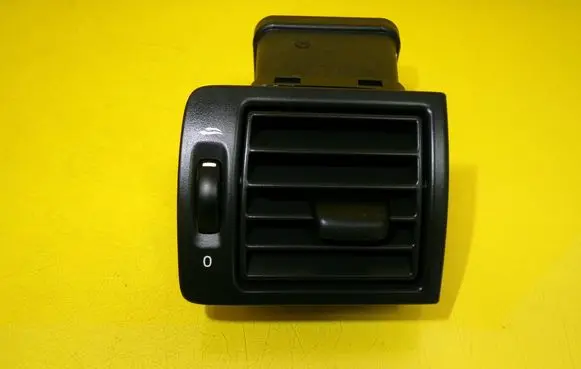 Volvo V50 Dashboard side air vent grill/cover trim Y01103
