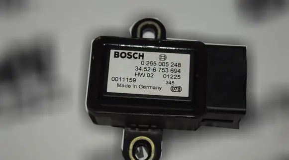 BMW 5 E39 ESP acceleration yaw rate sensor 6753694