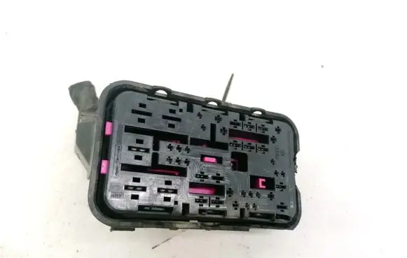 Volkswagen PASSAT B6 Fuse box set 1K0937700