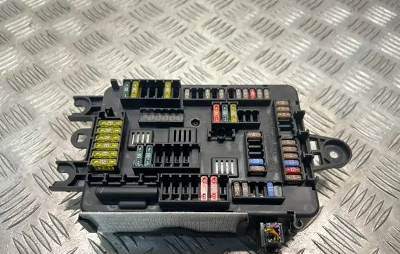 BMW 1 F20 F21 Fuse module 9261111