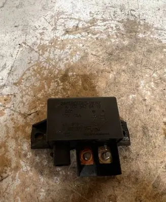Mercedes-Benz E W211 Charging relay A0025426419 0332002167