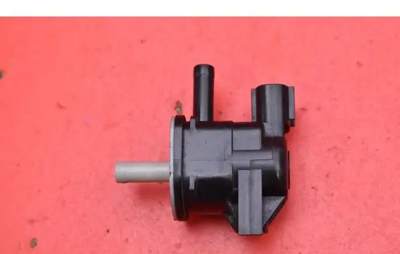 Mazda 3 II Vacuum valve L51818741