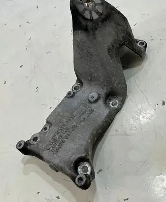 Volkswagen Touareg III Engine mounting bracket