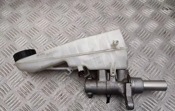 Master brake cylinder