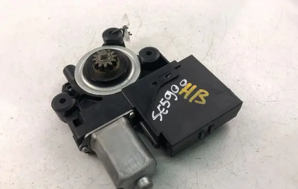 Volvo S40 Front door window regulator motor 979040100