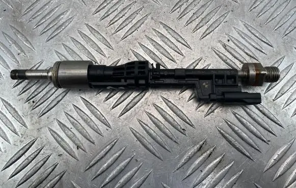BMW 5 F10 F11 Fuel injector 7597870 10213541