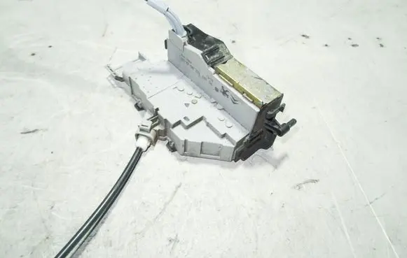 Citroen C4 I Front door lock 9681332280
