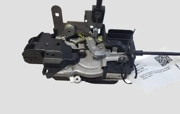 Volvo V40 Front door lock 31440391