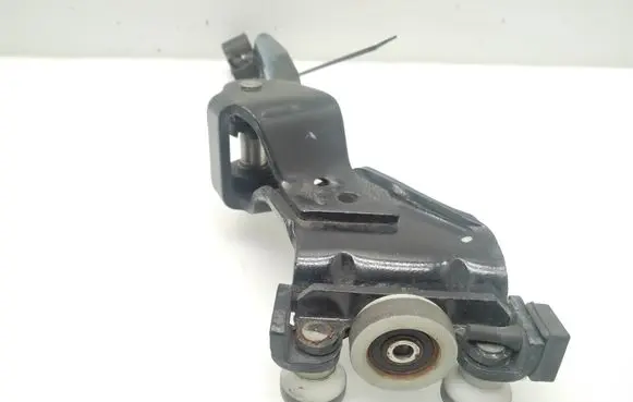 Volkswagen Caddy Sliding door middle roller runner 2K0843335A 2K0843415A