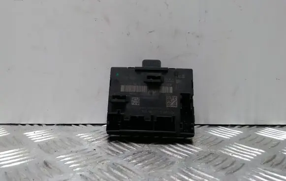 Volkswagen PASSAT B8 Door control unit/module 5Q0959592D 5Q0959592B