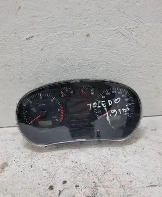 Seat Toledo II (1M) Speedometer (instrument cluster)