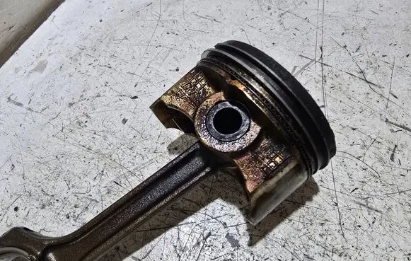 Mitsubishi Space Star Piston with connecting rod 
