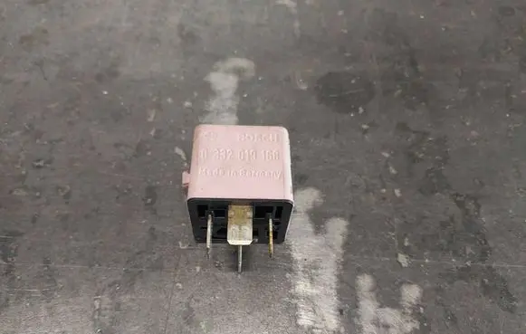 BMW 5 E39 Other relay 8365326 0332019168