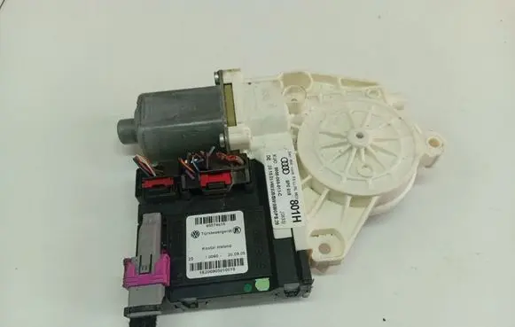 Audi A3 S3 8P Front door window regulator motor 8P0959801H