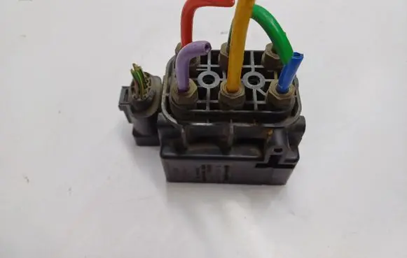Porsche Cayenne (92A) Air suspension control unit module (rear) 15152400272