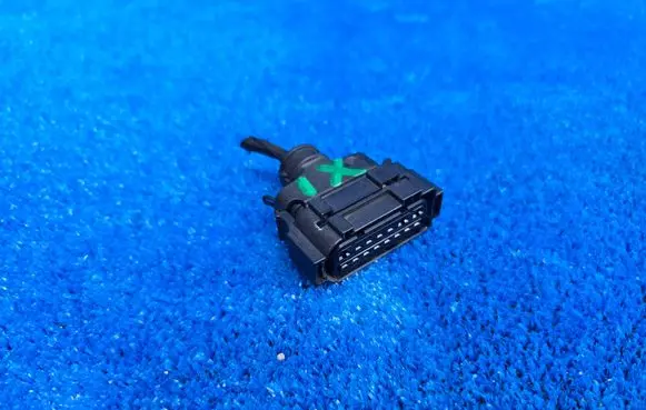 BMW iX ABS module connector plug 7590356