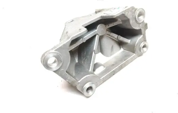 KIA Sorento Engine mounting bracket