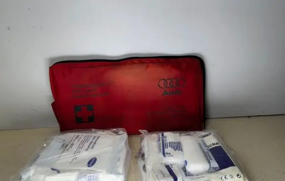 Audi A6 S6 C5 4B First aid kit 4B0860281