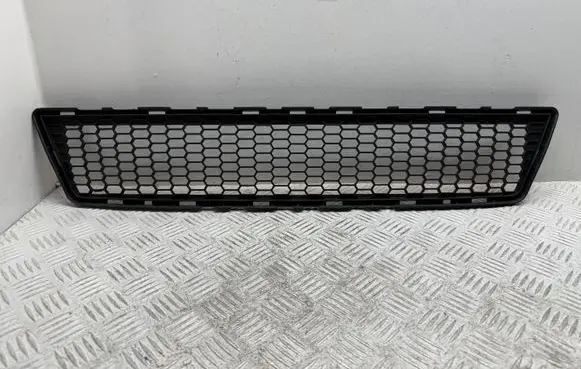 Toyota Verso Front bumper lower grill 531120F040