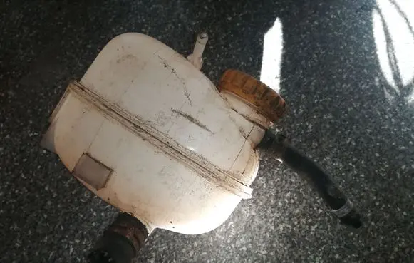 Opel Combo C Coolant expansion tank/reservoir 09128766