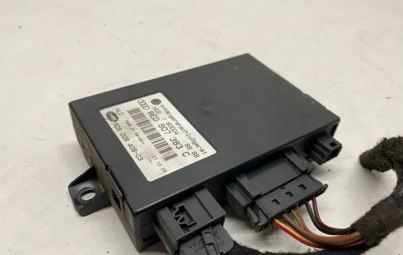 Volkswagen Touareg I Tow bar trailer control unit/module 8E0907383C