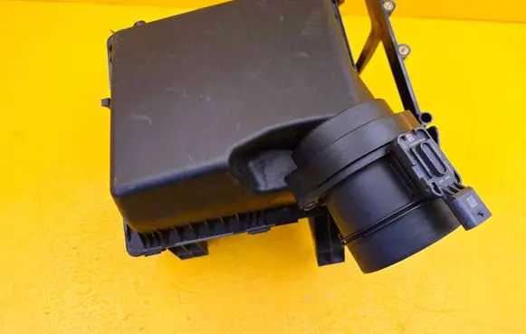 Mercedes-Benz B W246 W242 Air filter box A6070900101