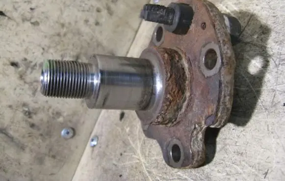 Volkswagen Golf IV Stub axle 