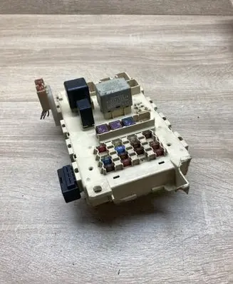 Toyota RAV 4 (XA20) Fuse module TOYOTAFUSEMODULE 8198050030