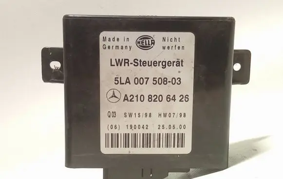 Mercedes-Benz E W210 Light module LCM A2108206426 5LA00750803