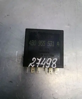 Seat Leon (1M) Window wiper relay 4B0955531A