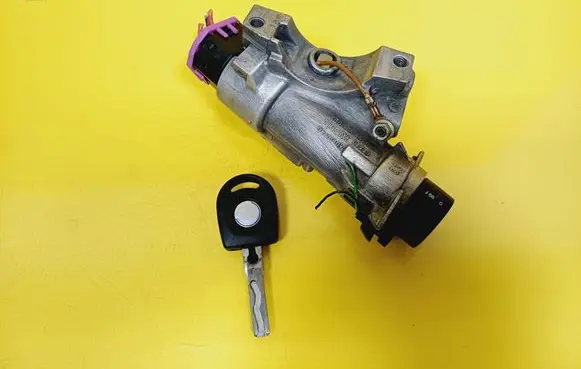 Volkswagen Golf IV Ignition lock 4B0905851C